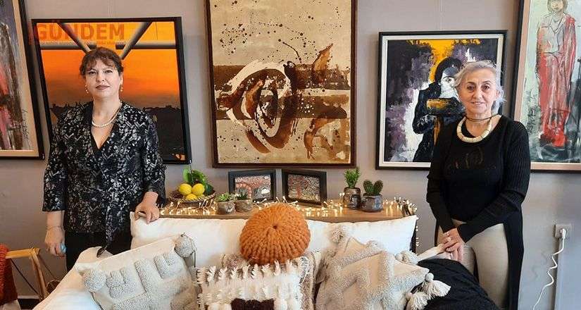 Zeynep Sanat Galerisinde hem resim, hem de ev objeleri sergisi