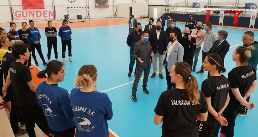 Başkan Aras’tan Yalıkavaksapor’a moral ziyareti