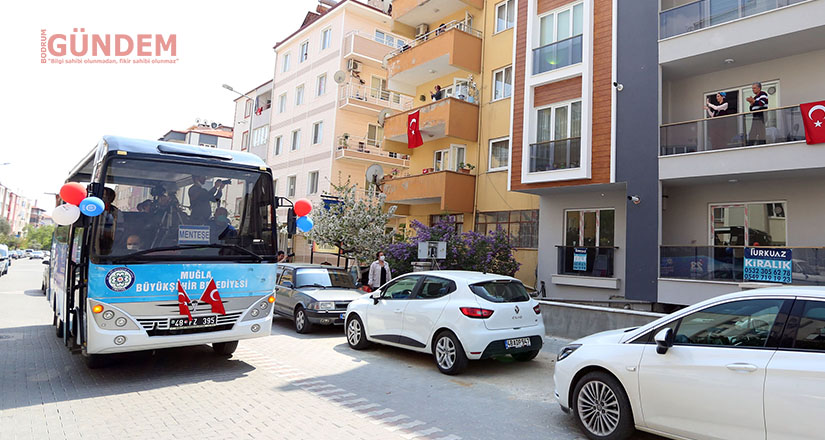 Büyükşehirden 13 ilçede gezi araçlarıyla 23 Nisan konseri