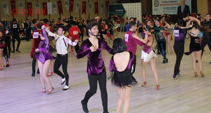 Marmaris’te sezon Rio Karnavalı gibi başladı