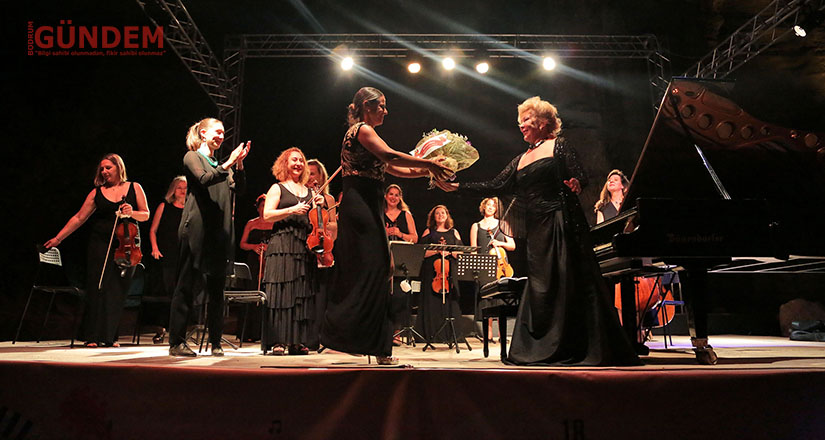 Gümüşlük Festivalinin açılışını Gülsin Onay & Ancyra Ensemble yaptı