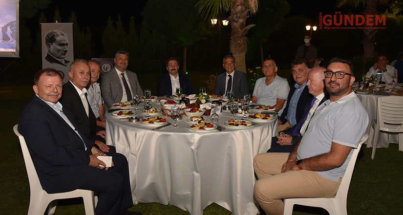 Vali Tavlı Eczacılarla bir araya geldi