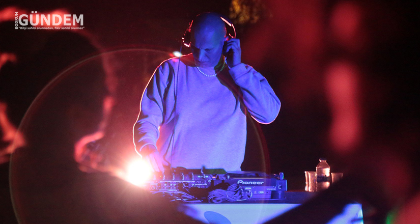 Gümüşlük’te son performans, Dj Q-BRA & Mx. Sür’den