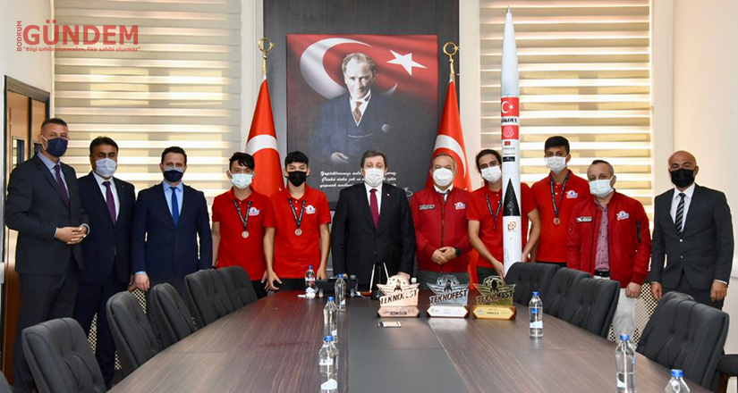 Teknofest 2021’de Türkiye 3’üncüsü takımdan Vali Tavlı’ya ziyaret