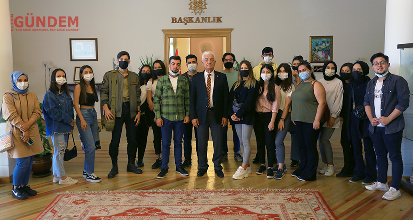 Üniversite öğrencileri ile bir araya geldi