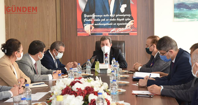 Vali Orhan Tavlı Muhtarlarla bir araya geldi