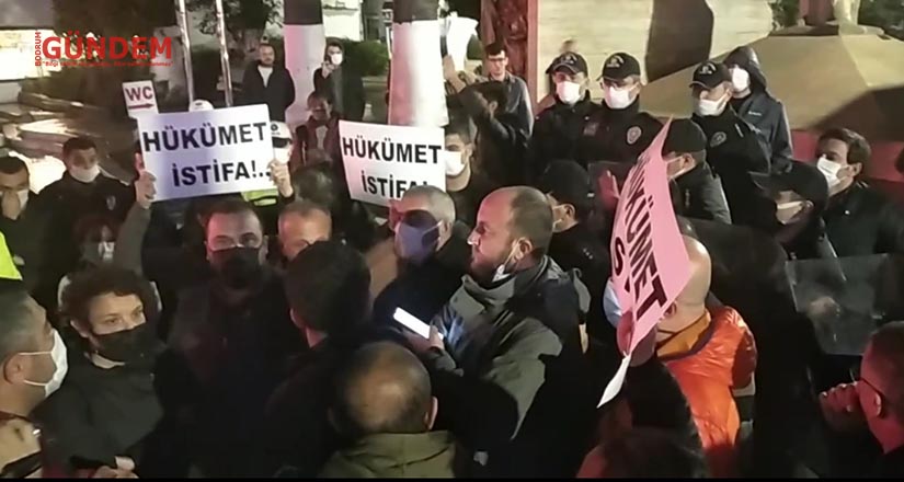 Bodrum Belediye meydanından hükumeti istifaya çağırdılar