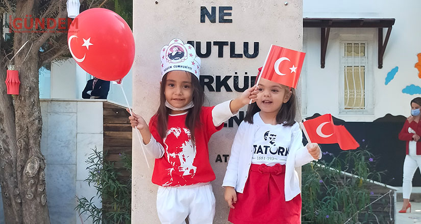 Minikler Cumhuriyetin 98. Yılını Coşkuyla Kutladı