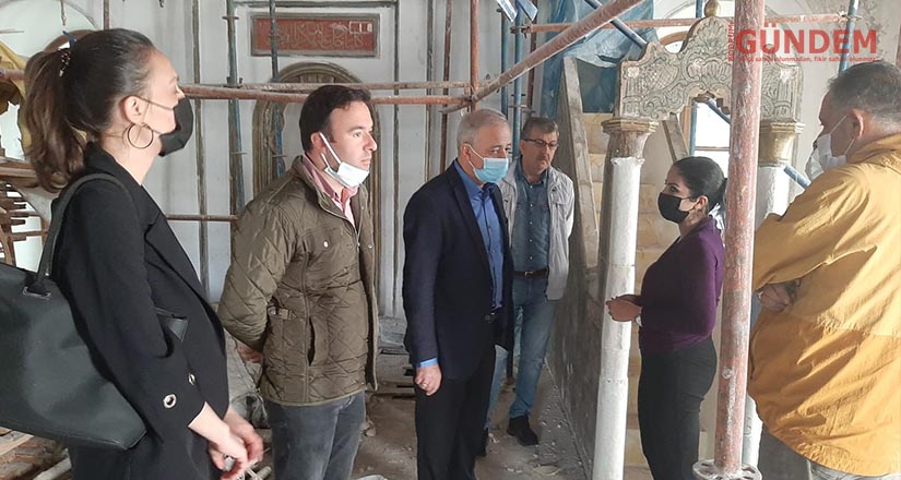 Tarihi Kurşunlu Camii’nde incelemelerde bulundu