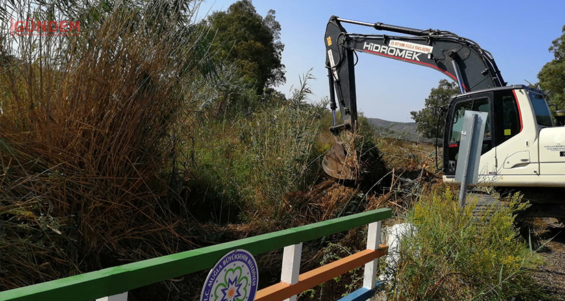 Menteşe’de 5 bin 200 metre dere temizliği yapıldı