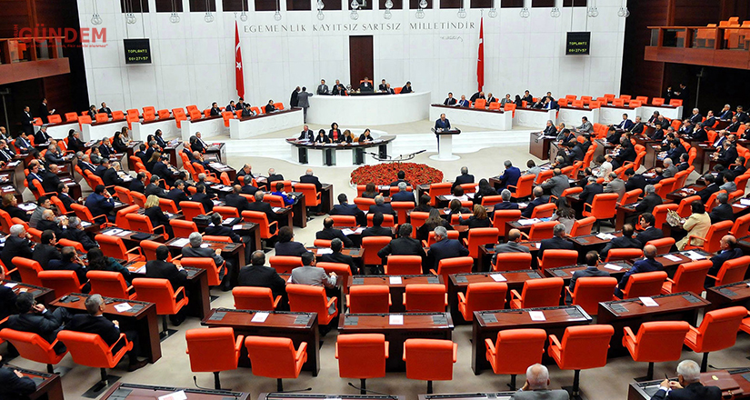 O koltukların yarısı bizim