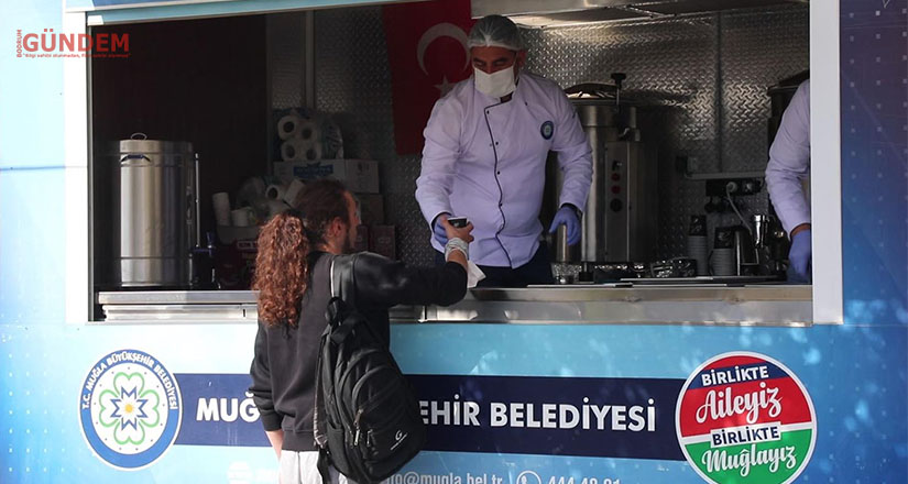 Üniversite öğrencilerine çorba dağıtılmaya devam ediliyor