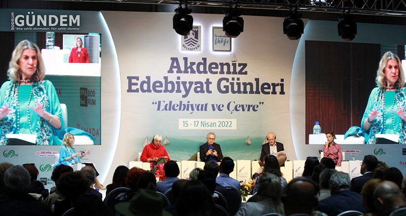 Ebedi mavilikten edebi aydınlığa
