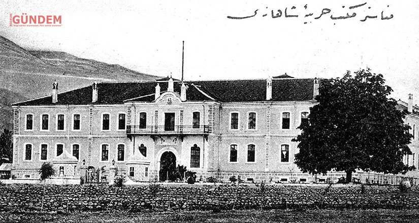 Geçmişe karışmış bir devrim hikâyesi
