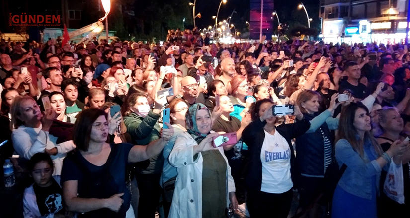 Marmaris’te 5 bin kişi 19 Mayıs gençleriyle coştu