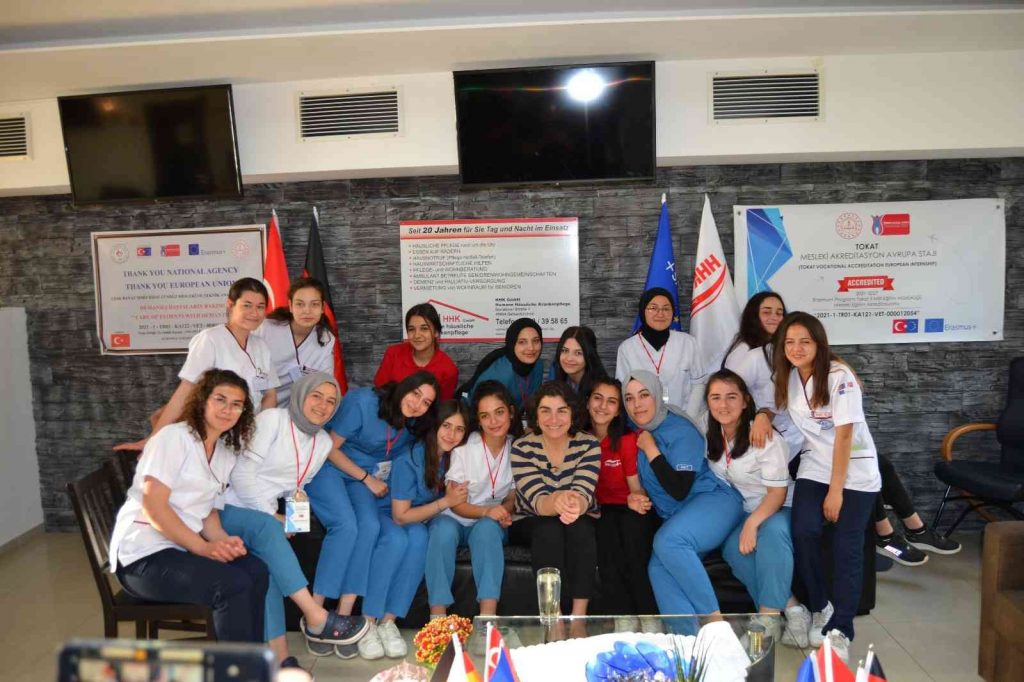 Avrupa’nın ilk ve tek kadın yapay kalp cerrahı Gürsoy, Almanya’da öğrencilerle buluştu