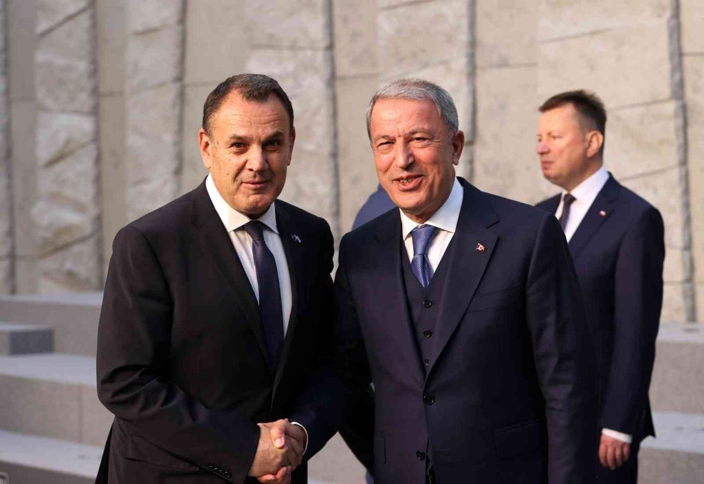 Bakan Akar, Yunanistanlı mevkidaşı Panagiotopoulos ile görüştü