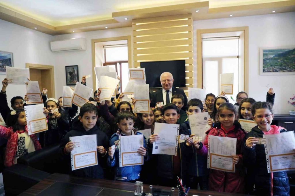 Başkan Gümüş’ten karne hediyesi Lunapark bileti