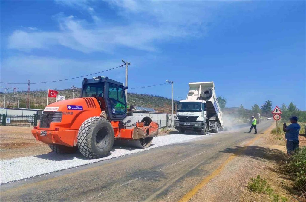 Büyükşehir Bodrum’da yol çalışmalarını sürdürüyor