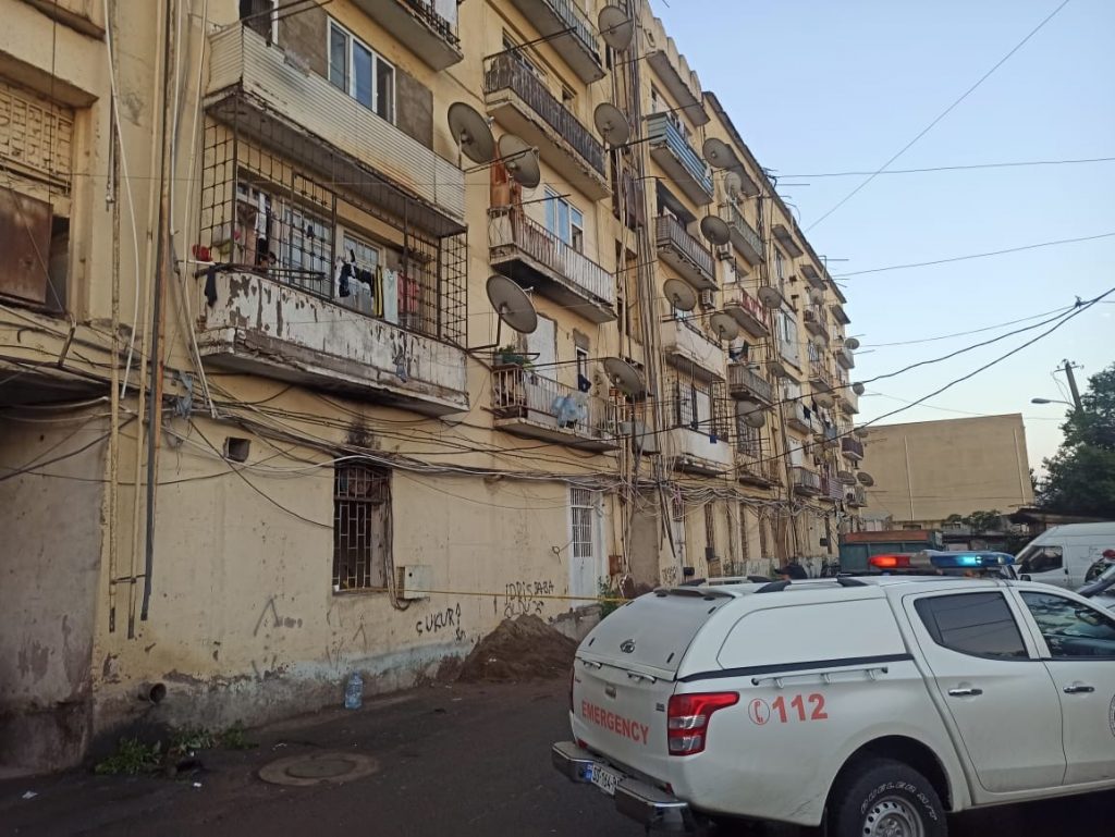 Gürcistan’da evin balkonu çöktü: 2 ölü, 2 yaralı