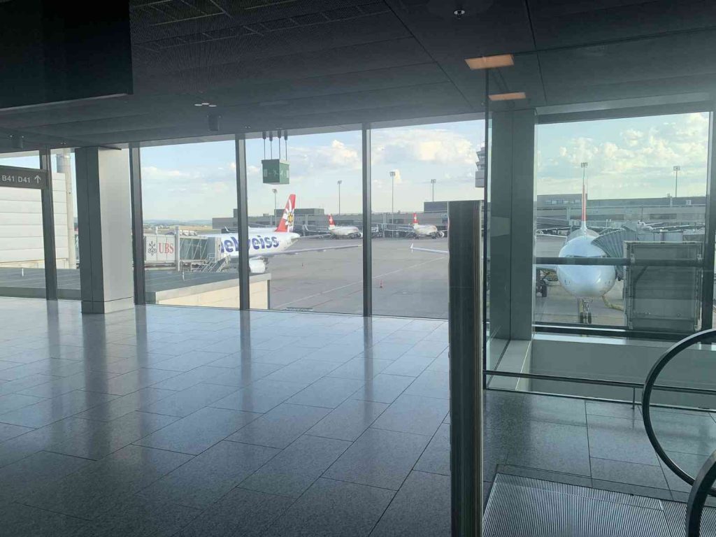 İsviçre’de kapatılan hava sahası yeniden açıldı