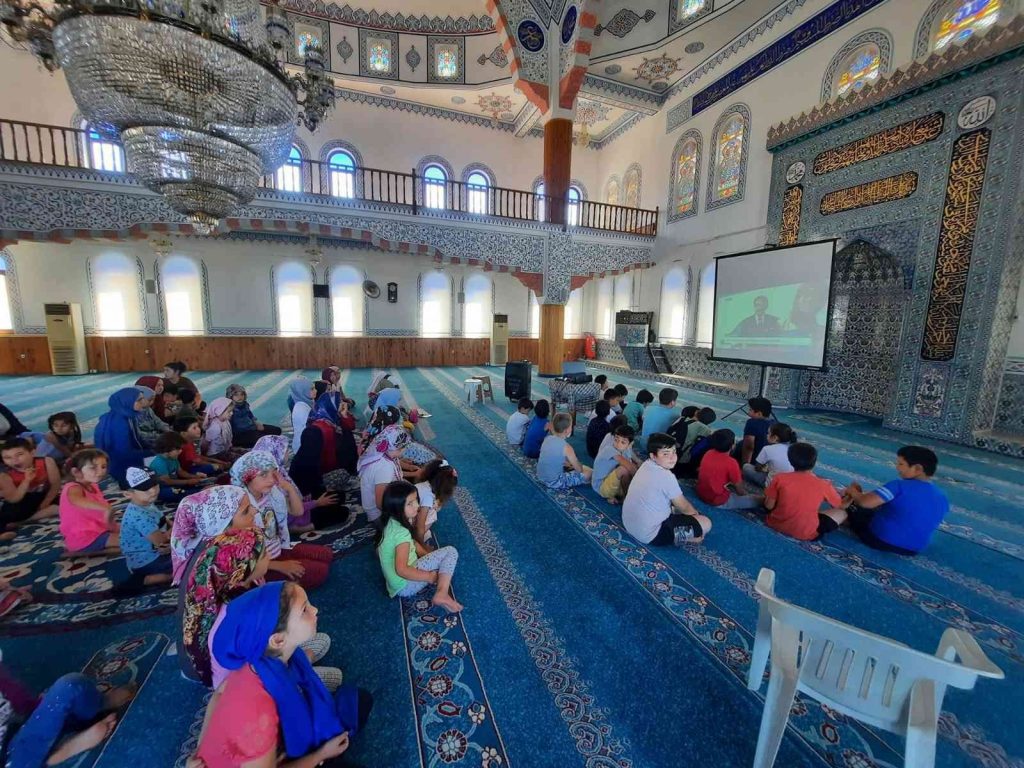 Köyceğiz’de camiler çocuklar ile şenlendi