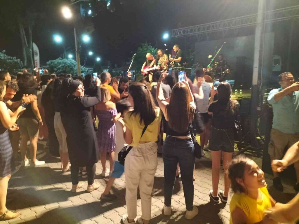 Köyceğiz’de Necati ve Saykolar’dan unutulmaz bir konser