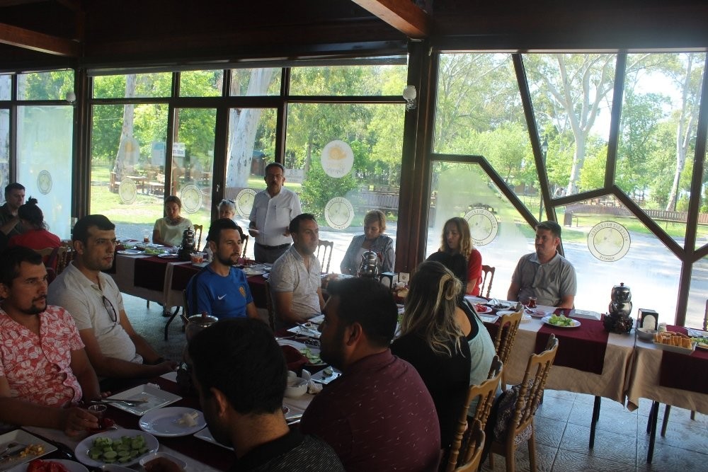 Köyceğiz’de turnuvaya katılan öğretmenlere kahvaltı düzenlendi