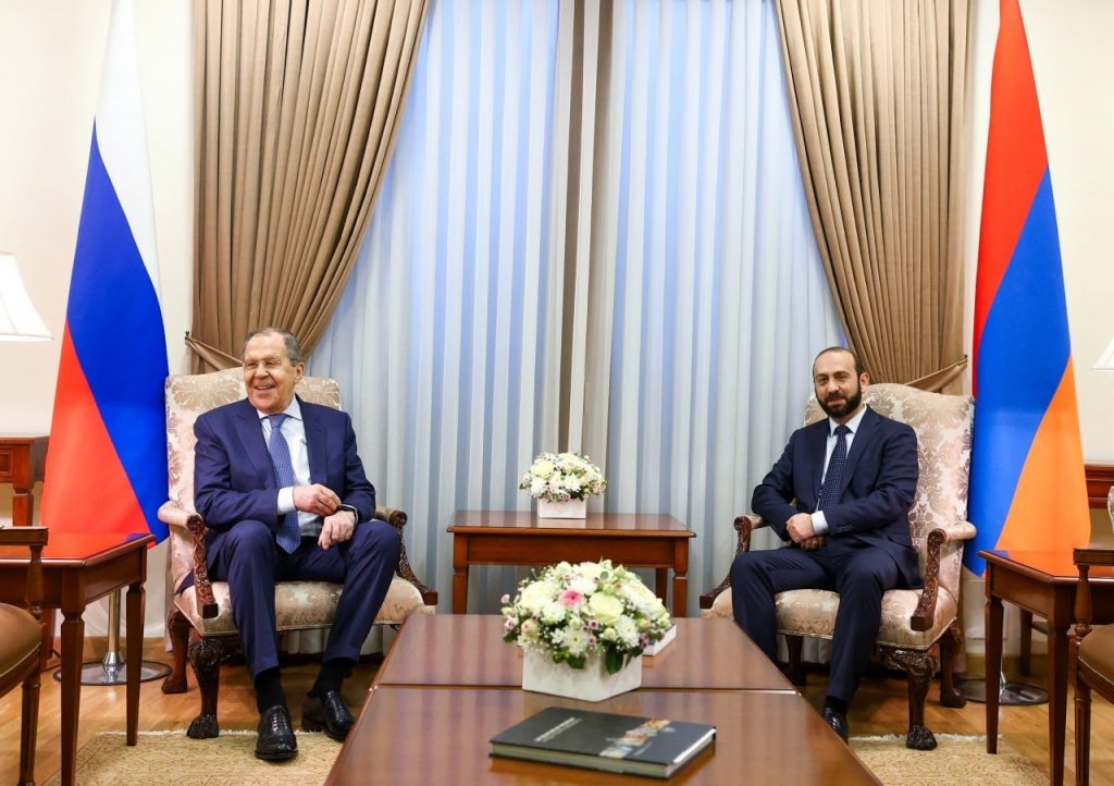 Lavrov: “Ermenistan-Türkiye arasındaki ilişkilerin normalleşme sürecini memnuniyetle karşılıyoruz”