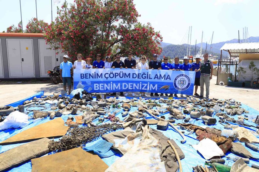Mangal, bebek arabası ve battaniye, hepsi denizden çıktı