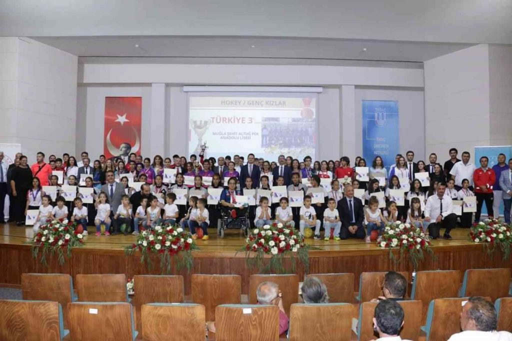 Muğla’da okul sporlarında başarılı öğrenciler ödüllendirildi