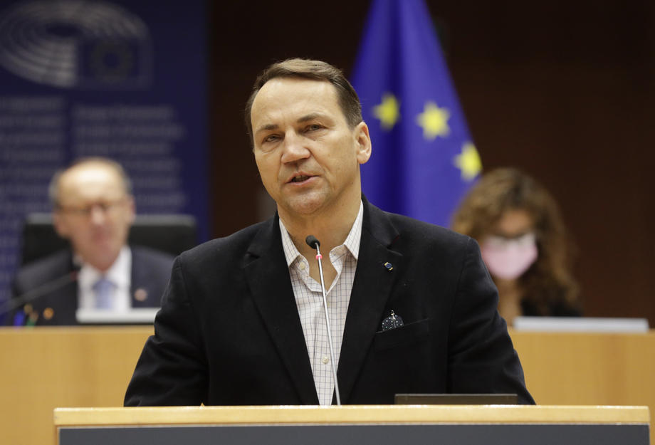 Polonya’nın eski Dışişleri ve Savunma Bakanı Sikorski: “Ukrayna’ya bağımsızlığını savunabilmesi için nükleer silah verilmeli”