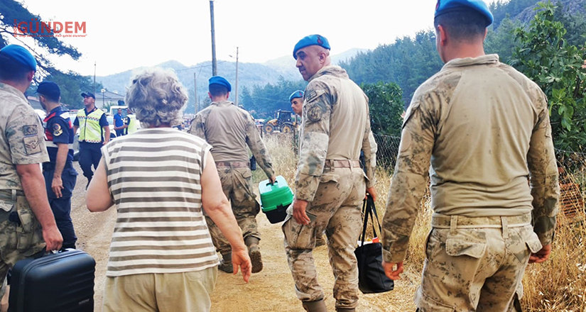 Marmaris yangınında 20 evden 68 kişi tahliye edildi