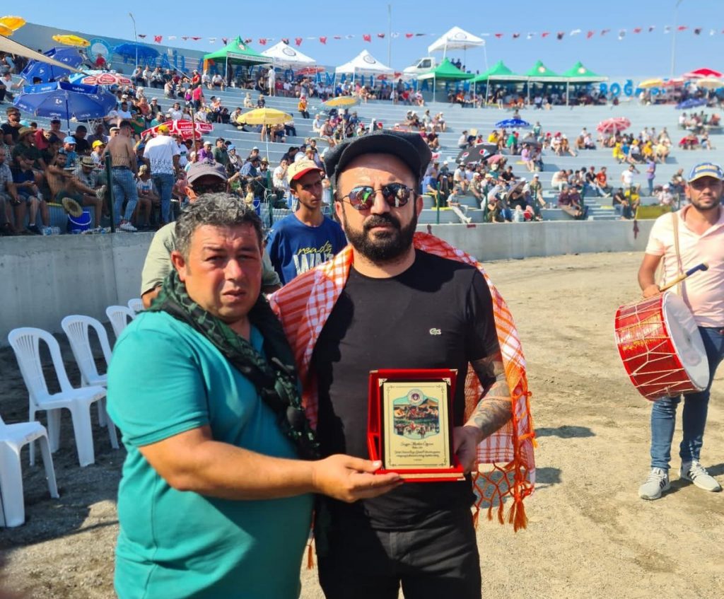 Ünlü Galerici Özcan, Yörük Kültürü’nün yaşaması için ağa oldu