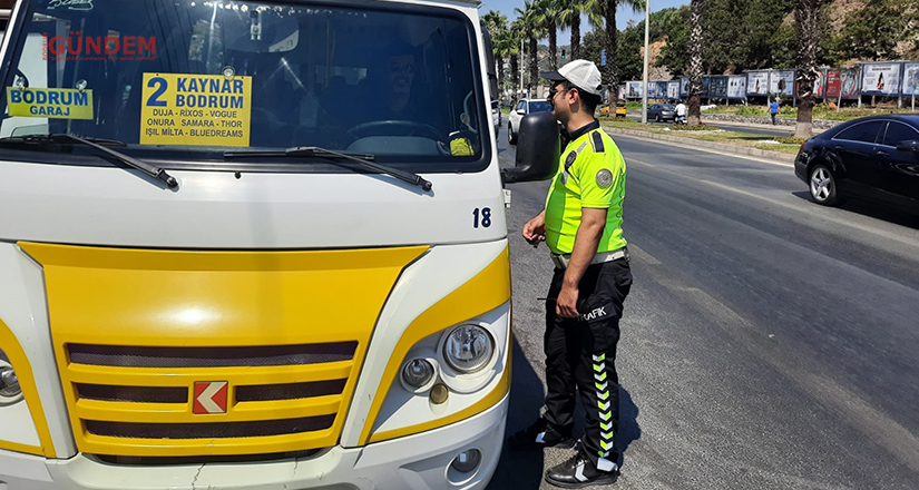 Şehir içi minibüslerinde fazla yolcu denetimleri devam ediyor