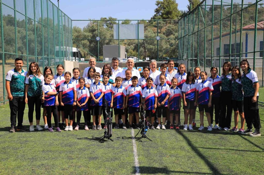 Başkan Gürün, başarılı okçular ile bir araya geldi