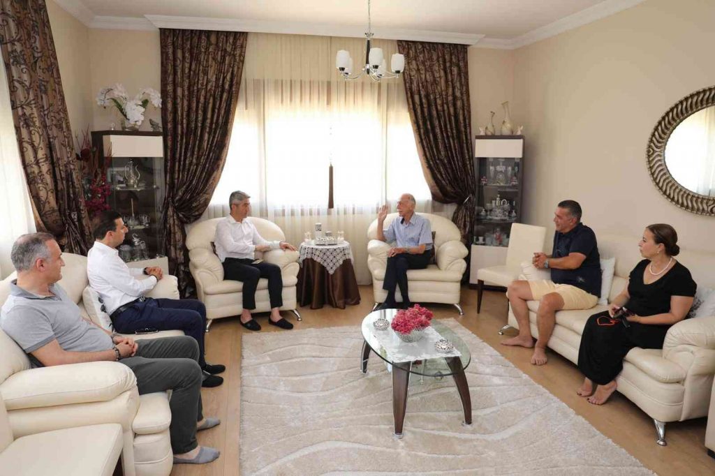 Başkan Oktay, eski belediye başkanını unutmadı