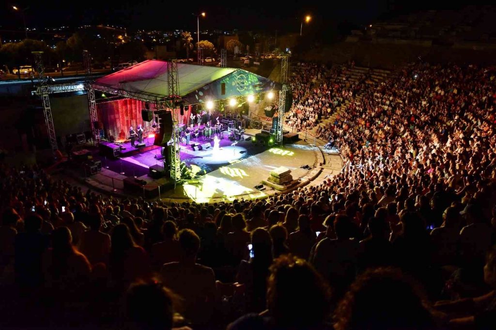 Bodrum’da Candan Erçetin’e sevgi seli