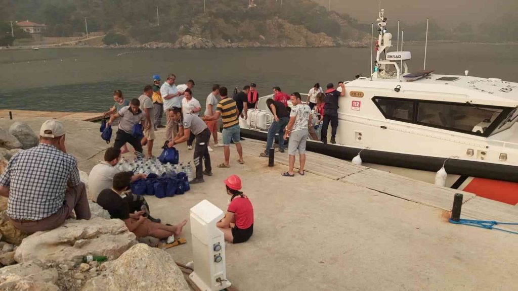 Datça’daki orman yangınında vatandaşlar güvenli bölgelere sevk ediliyor