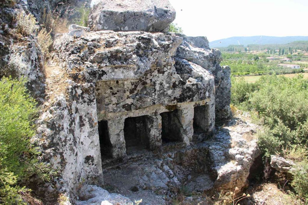 Gizemli kent Thera’da tiyatro gün yüzüne çıktı