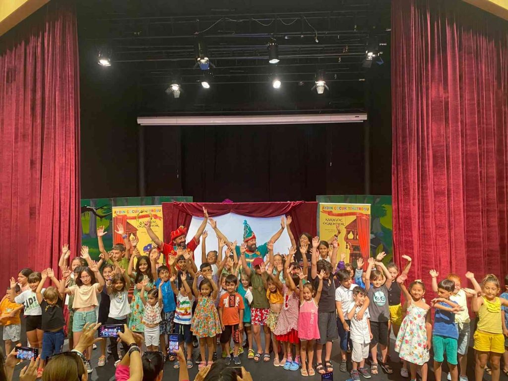 Marmaris Belediyesi’nden çocuklara karne hediyesi