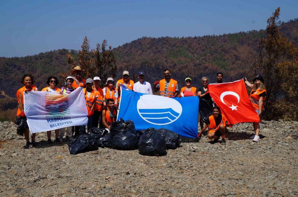 Marmaris’te yanan alanlarda temizlik yapıldı