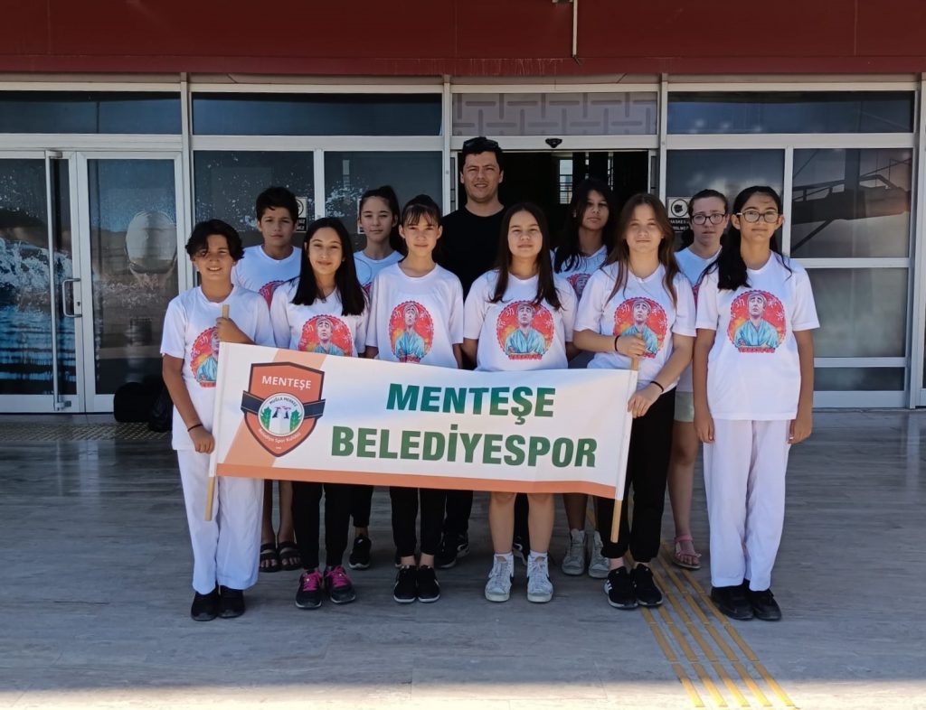 Menteşeli karateciler İzmir’de fırtına gibi esti