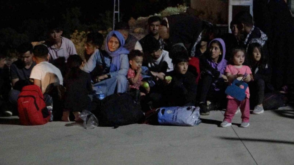 100’ün üzerinde göçmen yakalandı