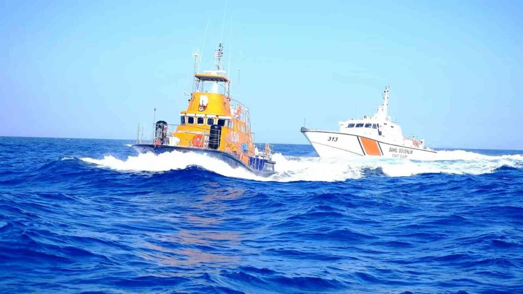 Yunan Sahil Güvenliği, yelkenli tekneyi taciz etti