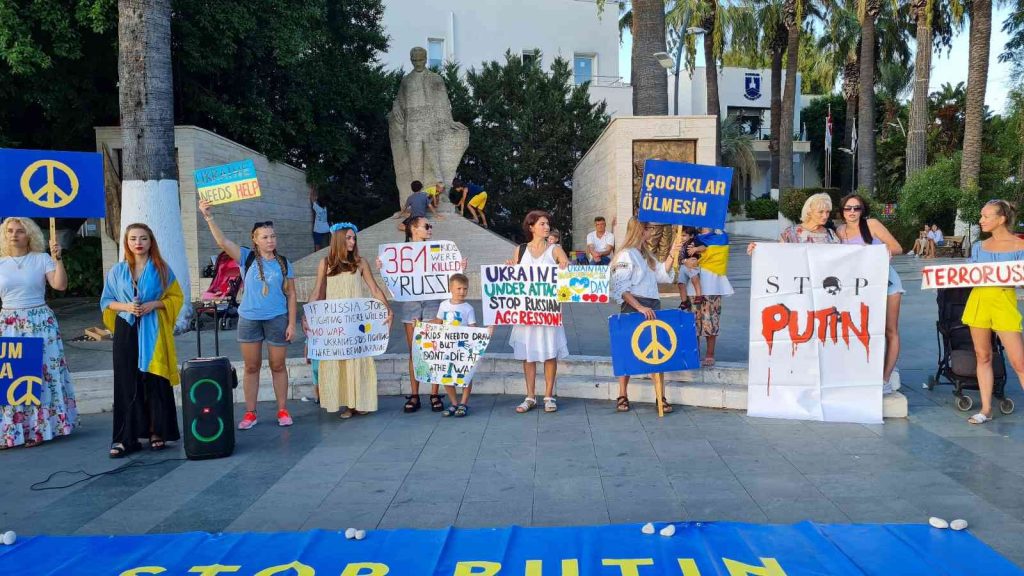 Bodrum’daki Ukraynalılardan Rusya protestosu