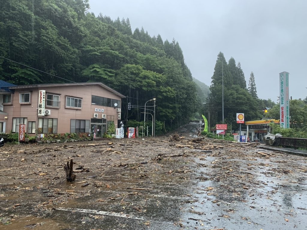 Japonya’da sel: Tren seferleri iptal edildi
