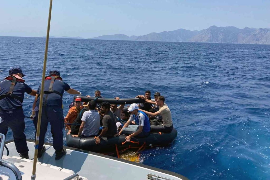 Marmaris’te 48 düzensiz göçmen kurtarıldı
