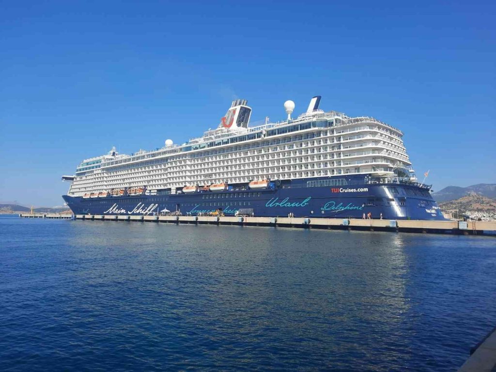 “Mein Schiff 5” 2 bin 509 yolcusuyla Bodrum’da