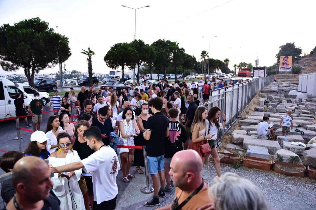 Mor ve Ötesi Bodrum’a sığmadı